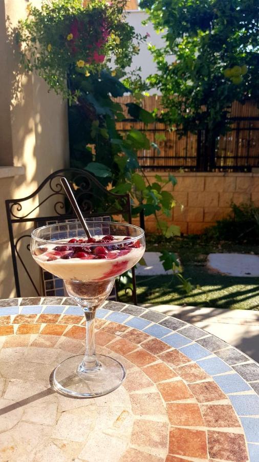צימר רומנטי ואיכותי בפרדס חנה La Baita エクステリア 写真